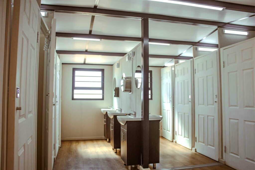Bush-Motel-Bathroom.jpg